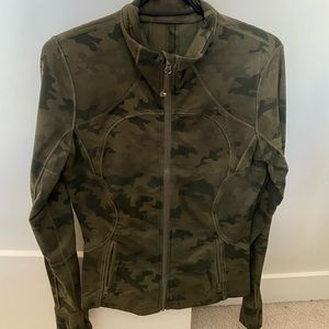 Lululemon camo sweater size 8